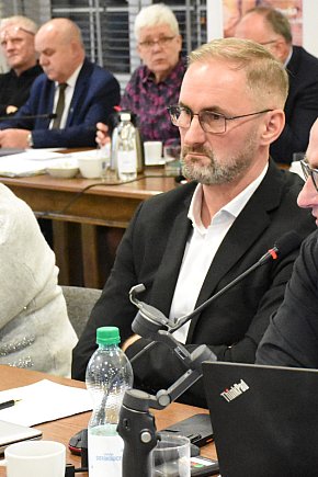 Burzliwa sesja w Sierakowicach-30409