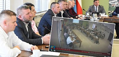 "Kabaret", "cyrk", "żenada". Mieszkańcy obejrzeli sesję w Sierakowicach-73958