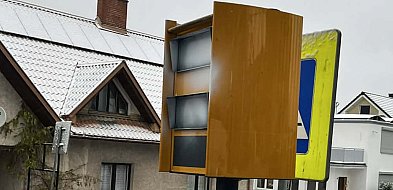 Kartuzy. Ktoś regularnie niszczy fotoradar przy ul. Zamkowej-74093