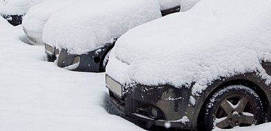 Kartuzy. Kierowcy mają kłopoty na parkingach. Nie wszędzie usunięto śnieg-76312