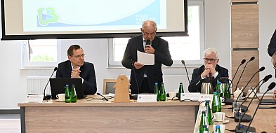 Radni powiatowi z ograniczonym prawem zabierania głosu na sesji?