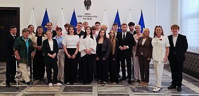 Seniorzy i młodzież z pow. kartuskiego w parlamencie