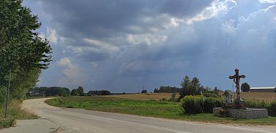 Niedziela także z intensywnymi opadami. Wydano ostrzeżenia