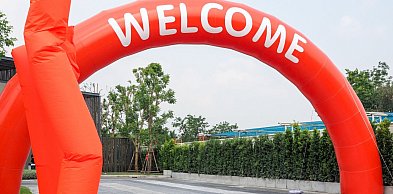 Reklama pneumatyczna w przestrzeni miejskiej i eventowej – forma, która pracuje na