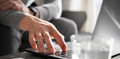 Awaryjne źródła środków – jak wybierać bezpieczne rozwiązania?