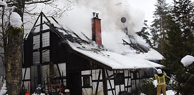 Miechucino. Pożar domku letniskowego. Trwa akcja gaśnicza