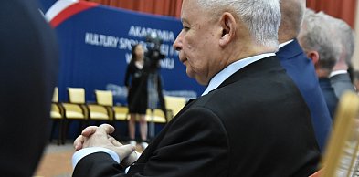 Jarosław Kaczyński powinien oddać władzę w PiS? Respondenci odpowiadają