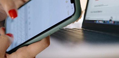 Myślała, że dzwoni pracownik banku i wykonała polecenie. To był błąd