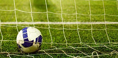 Zimowa aura utrudnia przygotowania pomorskich zespołów piłkarskich