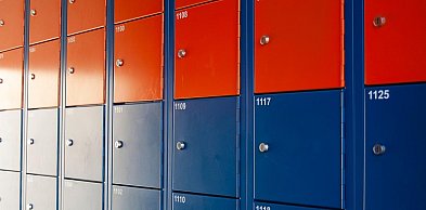 Szafki szkolne metalowe – jak trwałe rozwiązania porządkują przestrzeń i zwiększaj