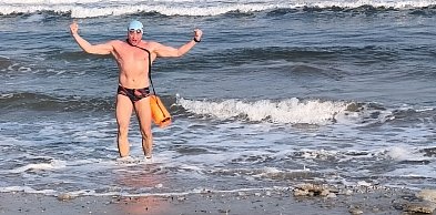 Mieszkaniec Banina wybiera się ma mistrzostwa w zimowym pływaniu