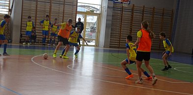 Turniej halowy w Kiełpinie. Zwycięstwo Brdy Rytel