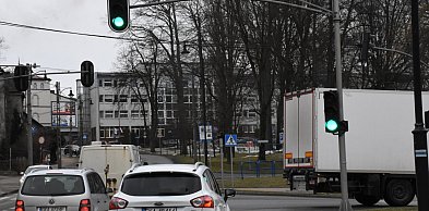 Kartuski paradoks. Radni: sygnalizacja świetlna generuje korki