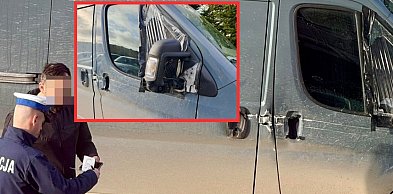 Kartuzy. Kłopoty kierowcy busa. Policjanci zauważyli uszkodzenia samochodu