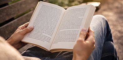 Gdzie czytać książki, aby maksymalnie się zrelaksować?