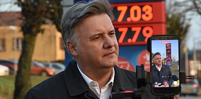 Poseł Michał Kowalski: apelujemy o niższe stawki podatków na paliwa