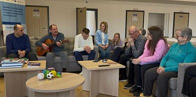 Sierakowice. Uczennice "łączą pokolenia". Spędziły czas z seniorami