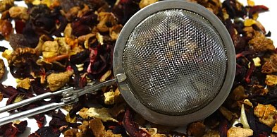 Naturalny sposób na chwilę relaksu - dlaczego warto sięgać po owocowe napary?