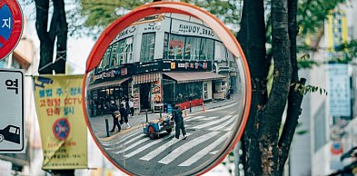 Jakie funkcje pełnią lustra drogowe na kaszubskich drogach?