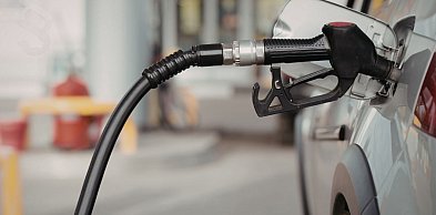 Senat przyjął ustawy, umożliwiające obniżkę cen paliw