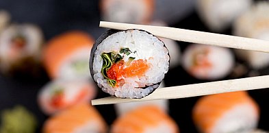 Sushi – czym charakteryzują się różne rodzaje i jakie są ich specyficzne cechy?