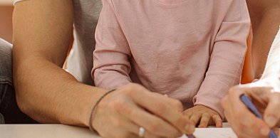 Region. Chcesz otrzymywać „800 plus” bez przerwy? Pamiętaj o wniosku!