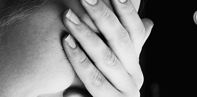 Zgłaszanie przemocy to nie donos! Procedura Niebieskiej Karty ro realna pomoc