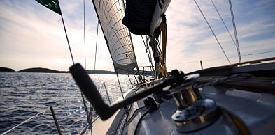 Bezpieczeństwo na wodzie — co musi mieć każda łódź?