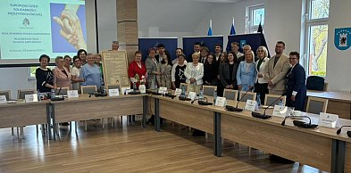 Seniorzy i młodzież obradowali wspólnie. Podpisano list o współpracy