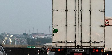 Jak monitoring naczep i przyczep wpływa na bezpieczeństwo ładunku?