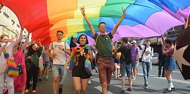 Małżeństwa jednopłciowe będą uznawane w Polsce. Rząd szykuje przepisy
