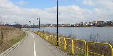 Kartuzy. Zamknięto odcinek promenady nad Jeziorem Karczemnym