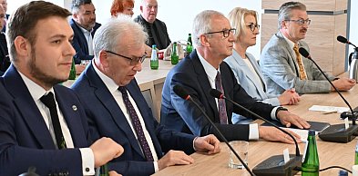 Zarząd Pow. Kartuskiego z absolutorium. Radni KO i PiS mieli wiele uwag