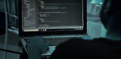 Uwaga na oszustów podszywających się pod polityków