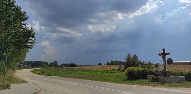 Niedziela także z intensywnymi opadami. Wydano ostrzeżenia