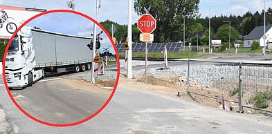Leszno. Ciężarówki nie mieszczą się na skrzyżowaniu. Kto popełnił błąd?