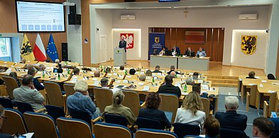 Debata nad raportem o stanie regionu. Poważne wyzwania demograficzne