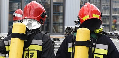 Potężny pożar na terenie fabryki aerozoli w Charnowie