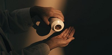 Te przepisy uderzą w naciągaczy. Uchwalono tzw. lex szarlatan