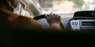 Autem na Ukrainę i z Ukrainy do Polski w 2025: Ubezpieczenie i przepisy, które mus-71114