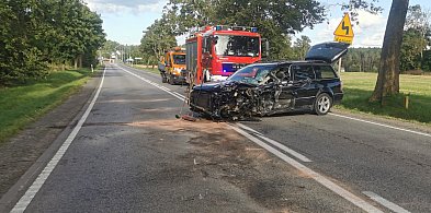 Leźno. Zderzenie osobówki z ciężarówką. Droga długo była zablokowana-71467