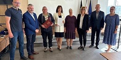 Szkoła w Skrzeszewie zostanie rozbudowana za 2 mln zł. Podpisano umowę-71626