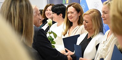 Powiat. Obchody Dnia Edukacji Narodowej. Pedagodzy odebrali nagrody-72357
