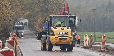Jeszcze ponad miesiąc będą trwać prace na DW nr 228 przed Brodnicą Górną-72648