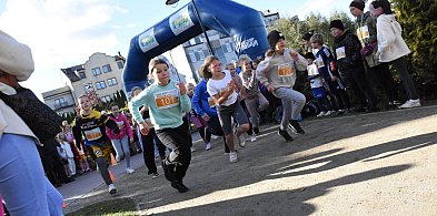Sportowa niedziela w Sierakowicach. 23. Biegi Wokół Ołtarza Papieskiego-72720