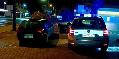 Żukowo. Kierowca był pijany. Policjanci zajrzeli pod fotel samochodu-73166