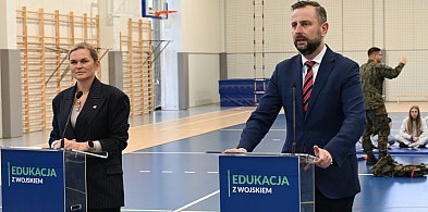 Szefowie MON i MEN zainaugurowali w Kartuzach ważny projekt edukacyjny-73280