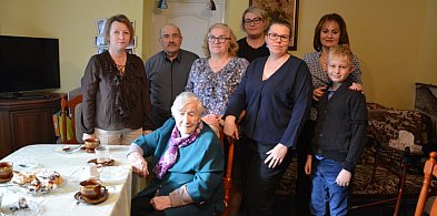 Przyjaźń. Wyjątkowe urodziny. Pani Stefania skończyła 102 lata!-73535