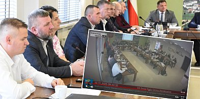 "Kabaret", "cyrk", "żenada". Mieszkańcy obejrzeli sesję w Sierakowicach-73958