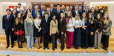 Przedstawiciele pow. kartuskiego współtworzą Młodzieżowy Sejmik Województwa-74186